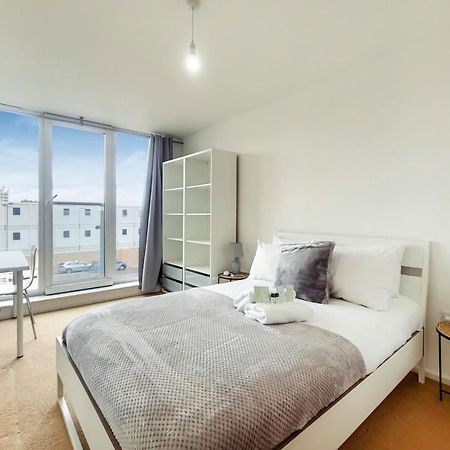 Free Parking - Two Bed Apartment By London Docklands Buitenkant foto