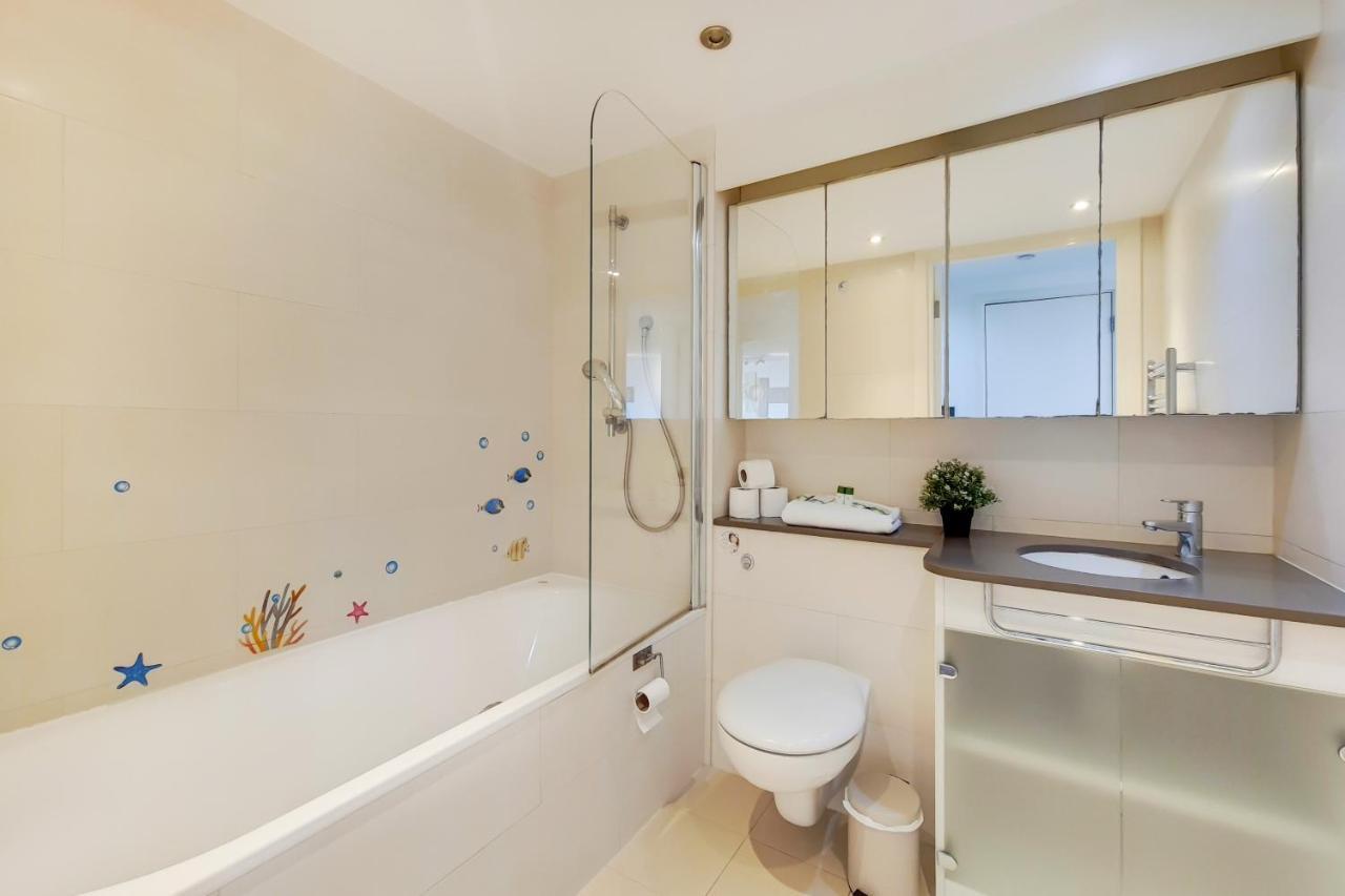 Free Parking - Two Bed Apartment By London Docklands Buitenkant foto