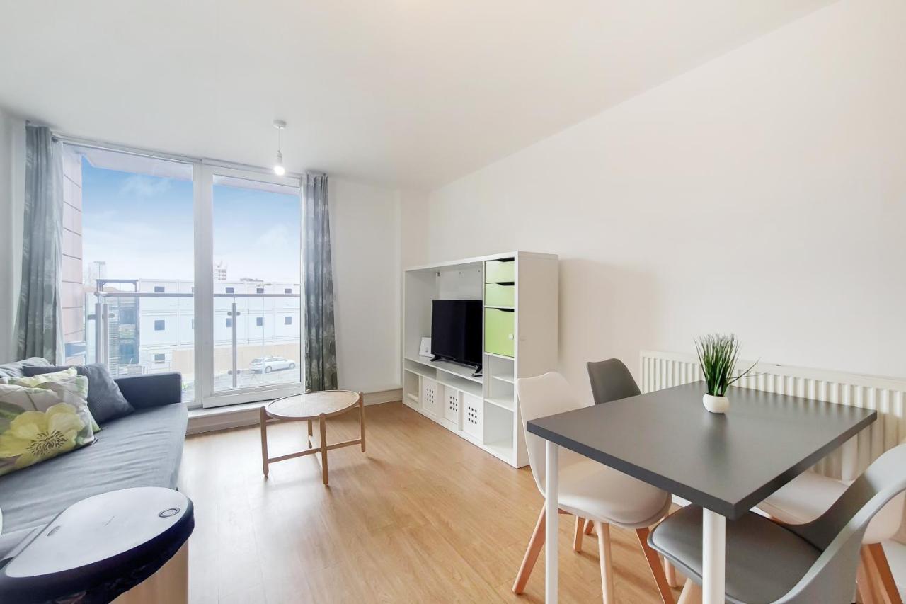 Free Parking - Two Bed Apartment By London Docklands Buitenkant foto
