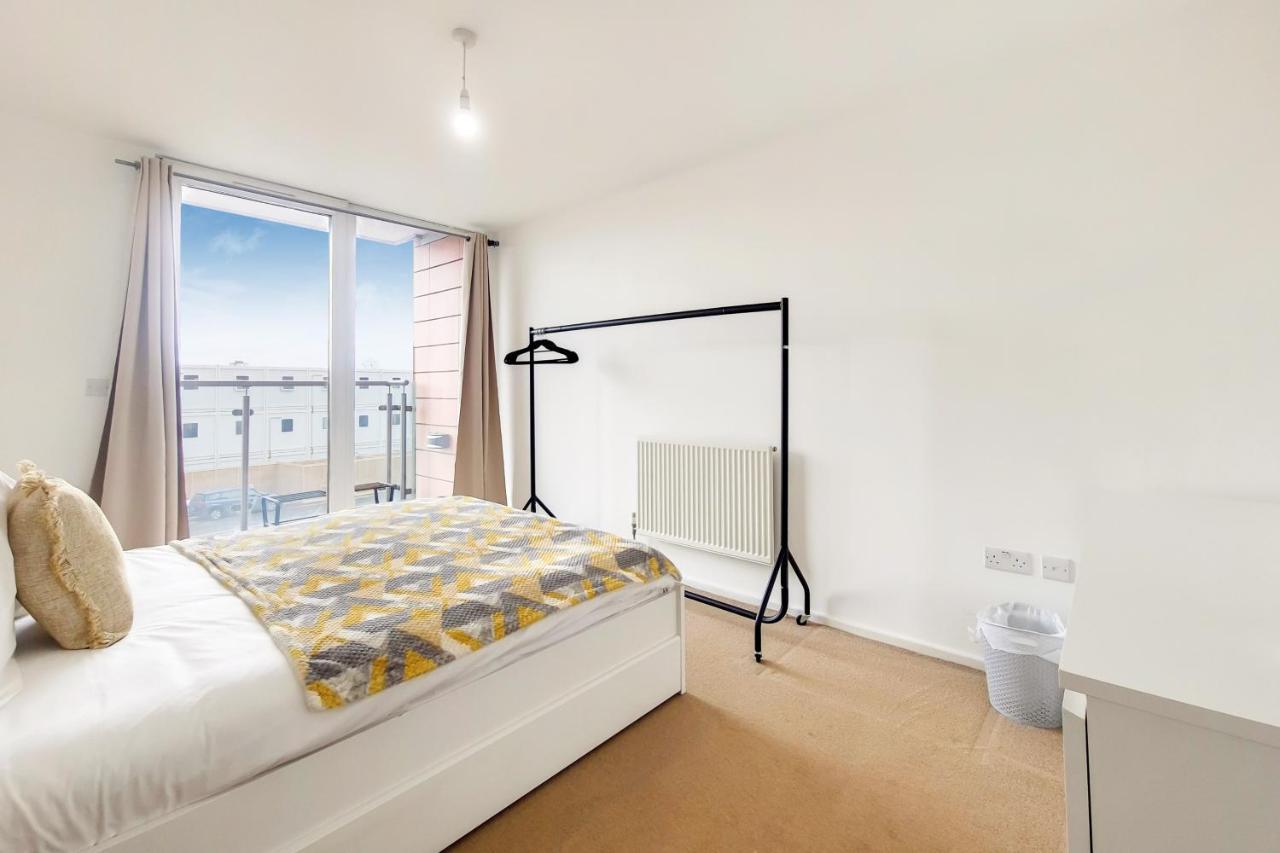Free Parking - Two Bed Apartment By London Docklands Buitenkant foto